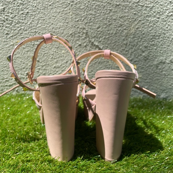 Wild Diva Lounge | Pink Nude Pyramid Studded Platform Heeled Sandal | Size 8 NWT - Picture 4 of 10